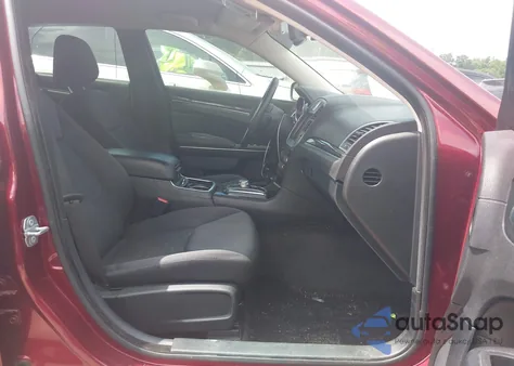 2018 Chrysler 300 Touring z USA, uszkodzony, nr VIN 2C3CCAAGXJH275057